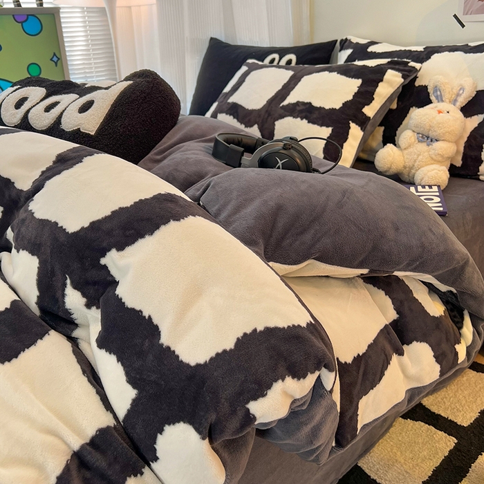 91家纺网 家纺一手货源 找家纺 HL原创 2025新款牛奶绒四件套 黑白格调