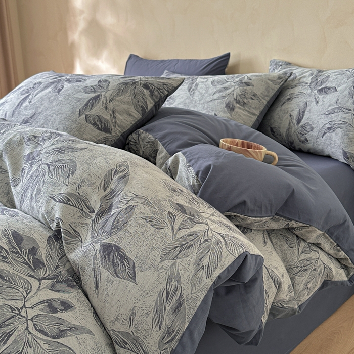 91家纺网 家纺一手货源 找家纺 言一 2025新款A类100支陶瓷轻磨毛新疆长绒棉纯棉全棉提花四件套 树叶深深-蓝