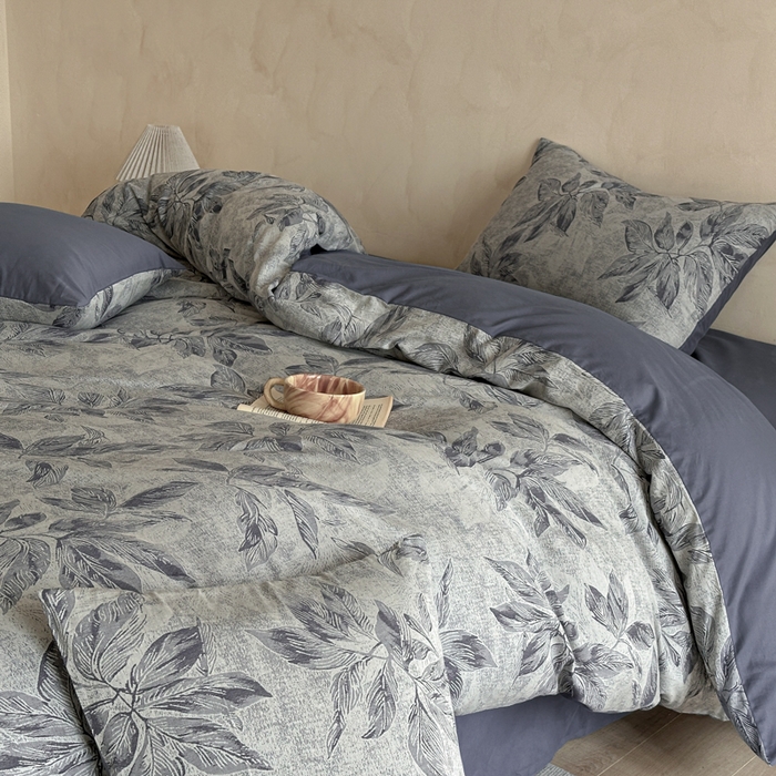 91家纺网 家纺一手货源 找家纺 言一 2025新款A类100支陶瓷轻磨毛新疆长绒棉纯棉全棉提花四件套 树叶深深-蓝