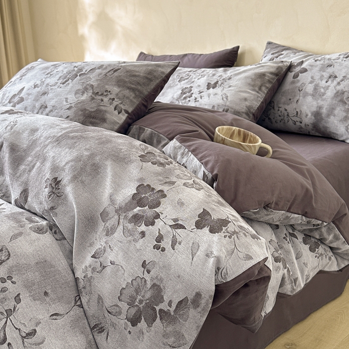 91家纺网 家纺一手货源 找家纺 言一 2025新款A类100支陶瓷轻磨毛新疆长绒棉纯棉全棉提花四件套 墨雨共间-咖