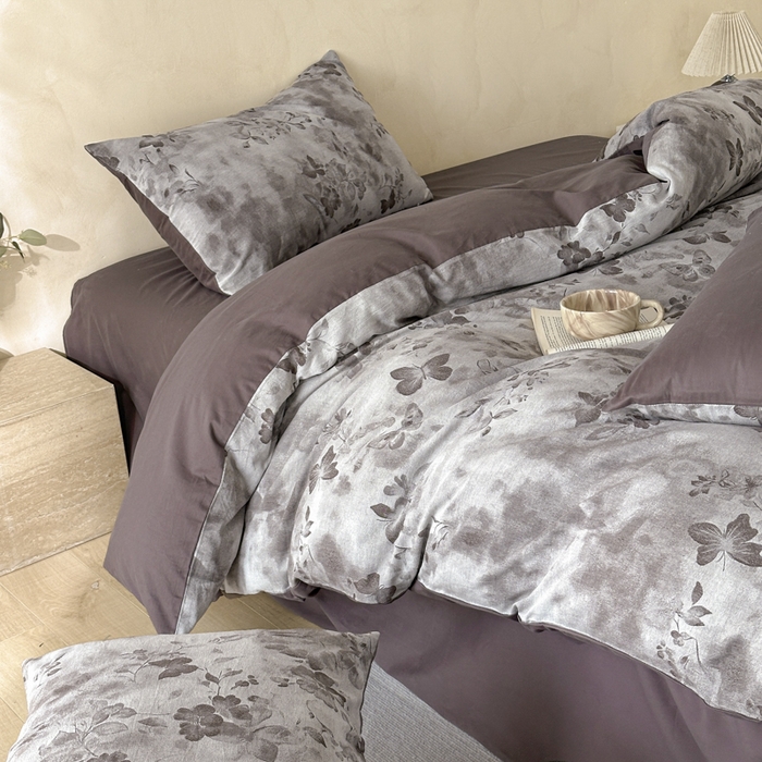 91家纺网 家纺一手货源 找家纺 言一 2025新款A类100支陶瓷轻磨毛新疆长绒棉纯棉全棉提花四件套 墨雨共间-咖