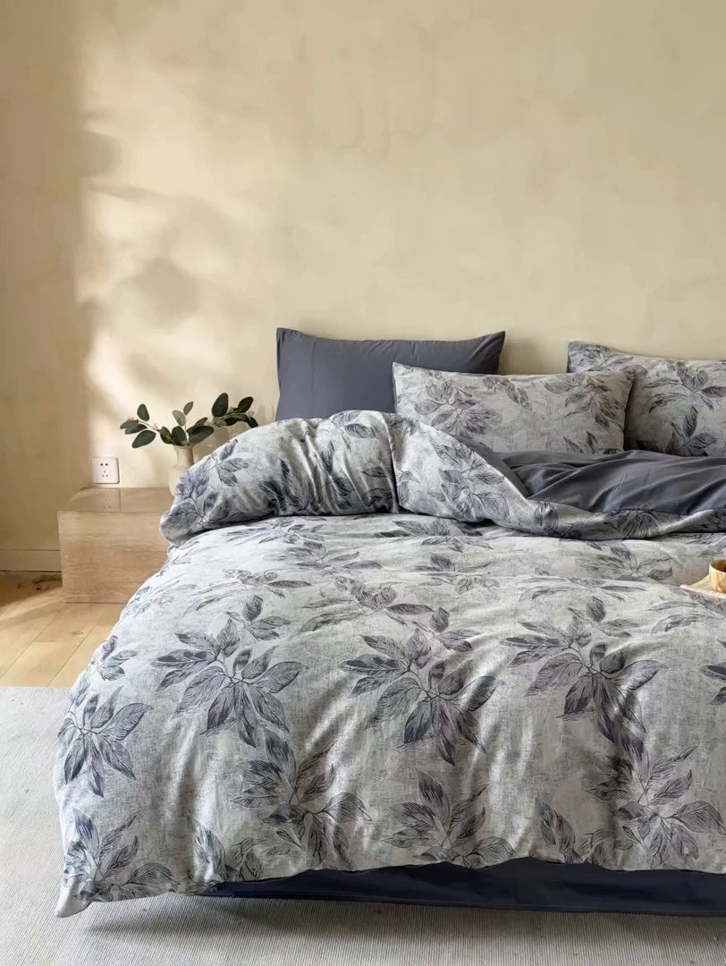 91家纺网 家纺一手货源 找家纺 言一 2025新款A类100支陶瓷轻磨毛新疆长绒棉纯棉全棉提花四件套 树叶深深-蓝