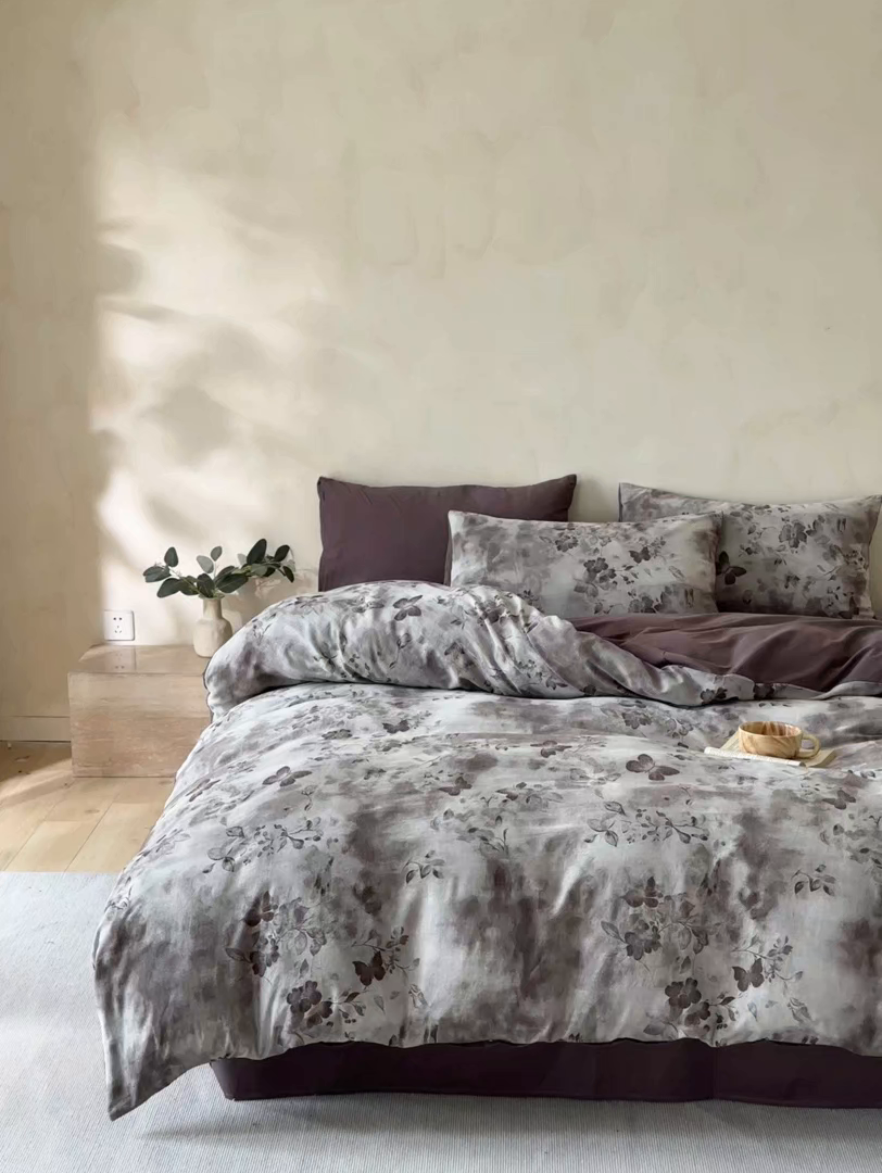 91家纺网 家纺一手货源 找家纺 言一 2025新款A类100支陶瓷轻磨毛新疆长绒棉纯棉全棉提花四件套 墨雨云间-焦糖