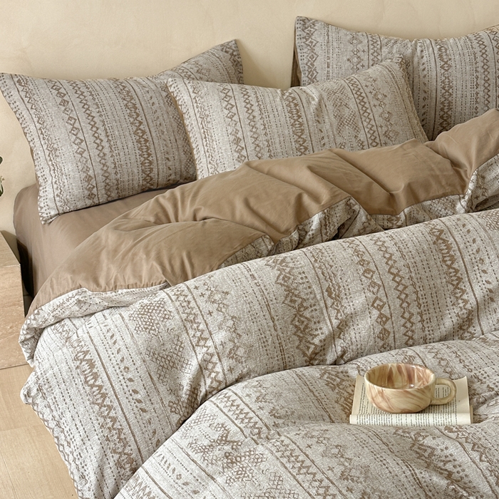 91家纺网 家纺一手货源 找家纺 言一 2025新款A类100支陶瓷轻磨毛新疆长绒棉纯棉全棉提花四件套 南阳假日-咖