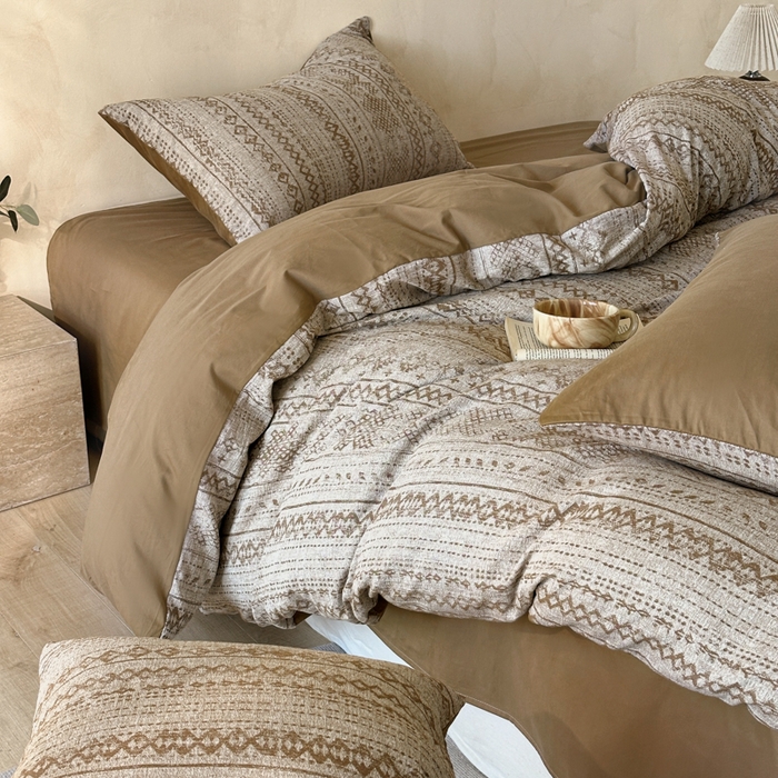 91家纺网 家纺一手货源 找家纺 言一 2025新款A类100支陶瓷轻磨毛新疆长绒棉纯棉全棉提花四件套 南阳假日-咖