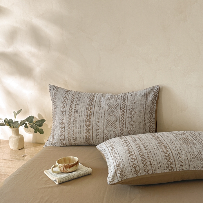 91家纺网 家纺一手货源 找家纺 言一 2025新款A类100支陶瓷轻磨毛新疆长绒棉纯棉全棉提花四件套 南阳假日-咖