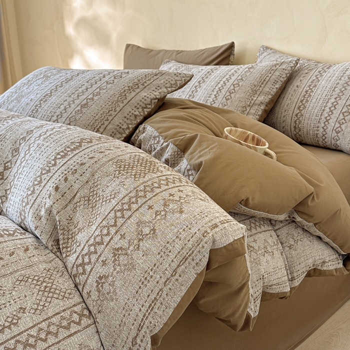 91家纺网 家纺一手货源 找家纺 言一 2025新款A类100支陶瓷轻磨毛新疆长绒棉纯棉全棉提花四件套 南阳假日-咖