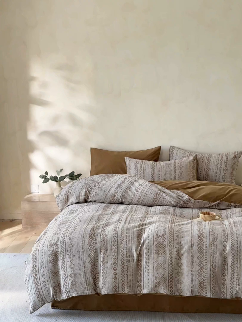 91家纺网 家纺一手货源 找家纺 言一 2025新款A类100支陶瓷轻磨毛新疆长绒棉纯棉全棉提花四件套 南阳假日-咖