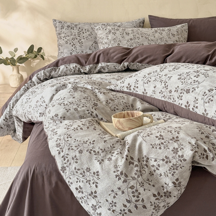 91家纺网 家纺一手货源 找家纺 言一 2025新款A类100支陶瓷轻磨毛新疆长绒棉纯棉全棉提花四件套 花影摇枝-咖