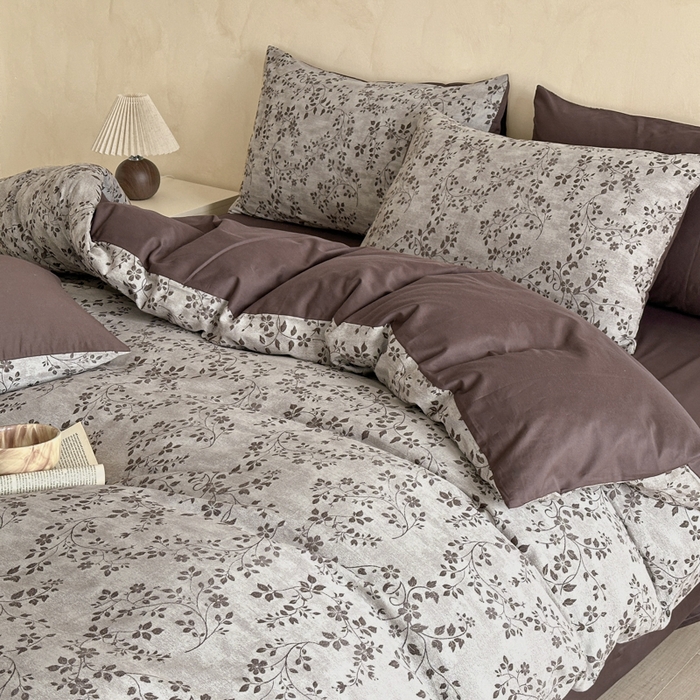 91家纺网 家纺一手货源 找家纺 言一 2025新款A类100支陶瓷轻磨毛新疆长绒棉纯棉全棉提花四件套 花影摇枝-咖