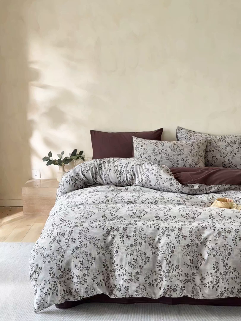 91家纺网 家纺一手货源 找家纺 言一 2025新款A类100支陶瓷轻磨毛新疆长绒棉纯棉全棉提花四件套 花影摇枝-咖