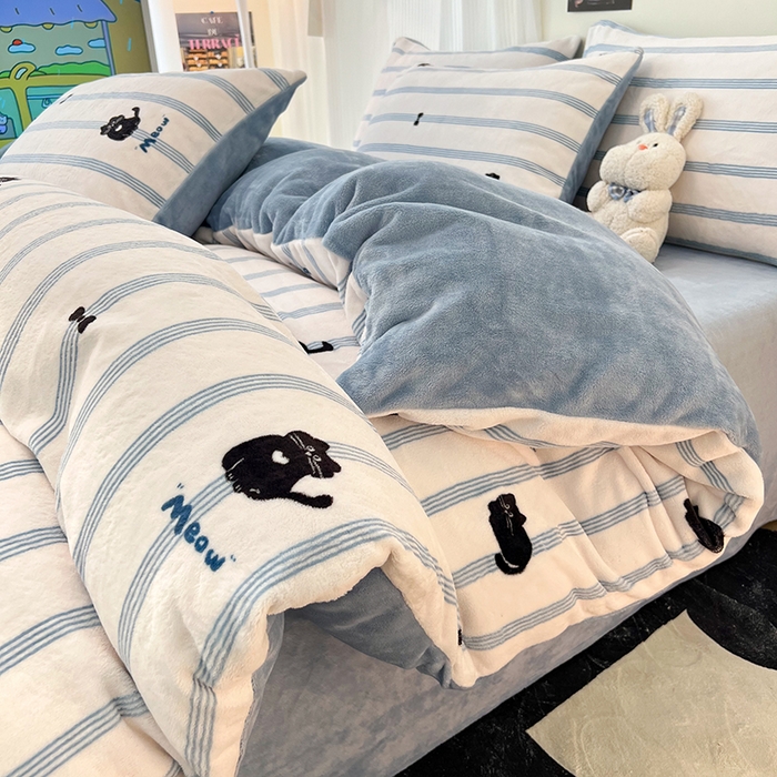 HL原创 2025新款牛奶绒四件套 蓝条猫