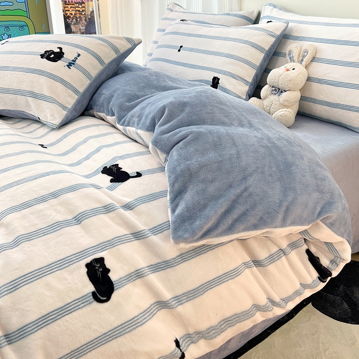 91家纺网 家纺一手货源 找家纺 HL原创 2025新款牛奶绒四件套 蓝条猫