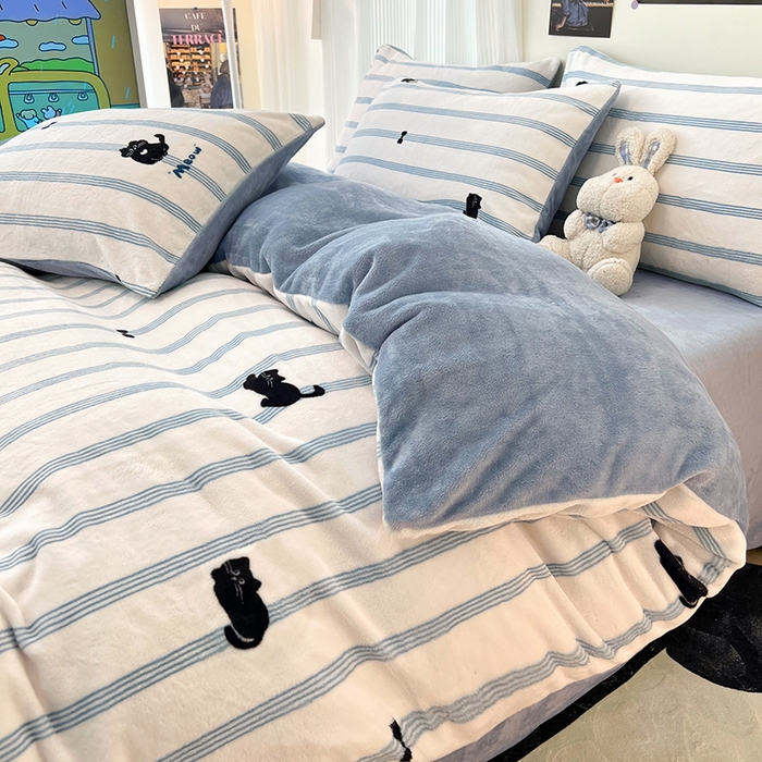 91家纺网 家纺一手货源 找家纺 HL原创 2025新款牛奶绒四件套 蓝条猫