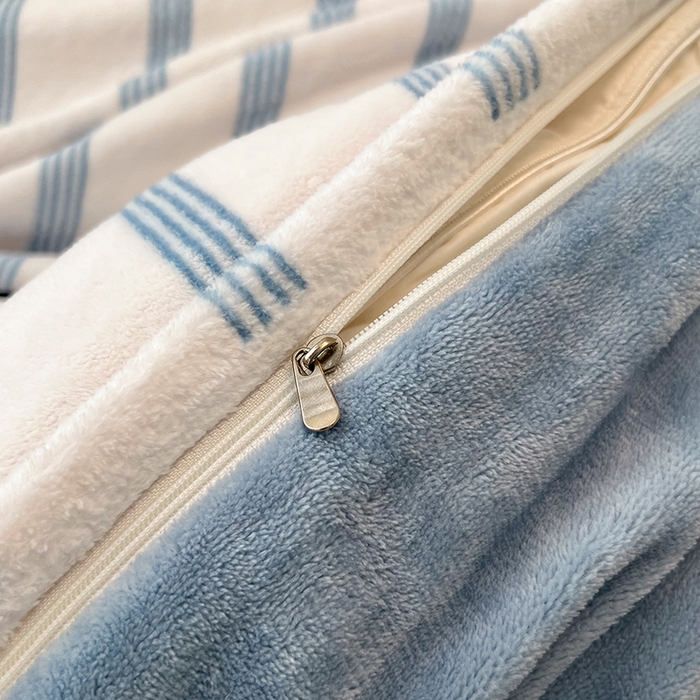 91家纺网 家纺一手货源 找家纺 HL原创 2025新款牛奶绒四件套 蓝条猫