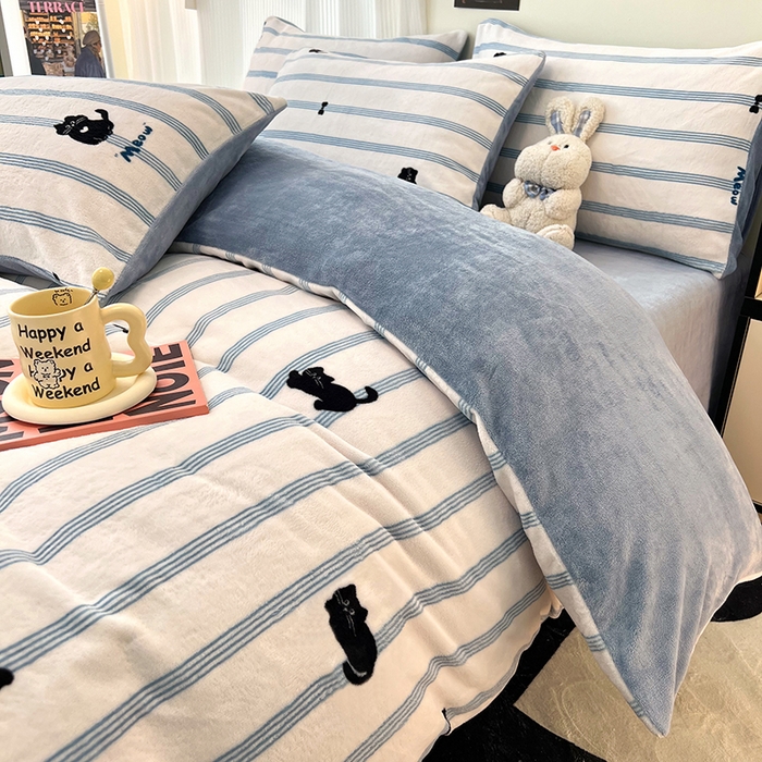 91家纺网 家纺一手货源 找家纺 HL原创 2025新款牛奶绒四件套 蓝条猫