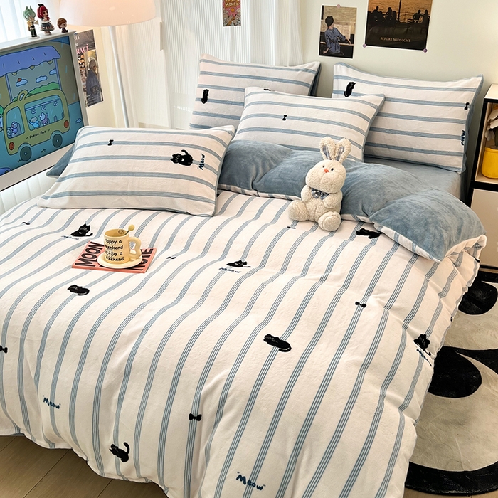 91家纺网 家纺一手货源 找家纺 HL原创 2025新款牛奶绒四件套 蓝条猫