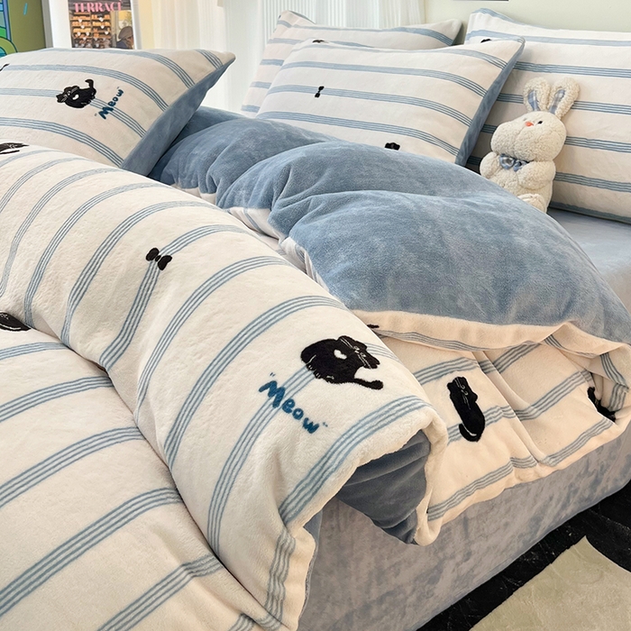 91家纺网 家纺一手货源 找家纺 HL原创 2025新款牛奶绒四件套 蓝条猫