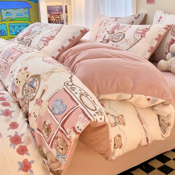 HL原创 2025新款牛奶绒四件套 萝莉小熊