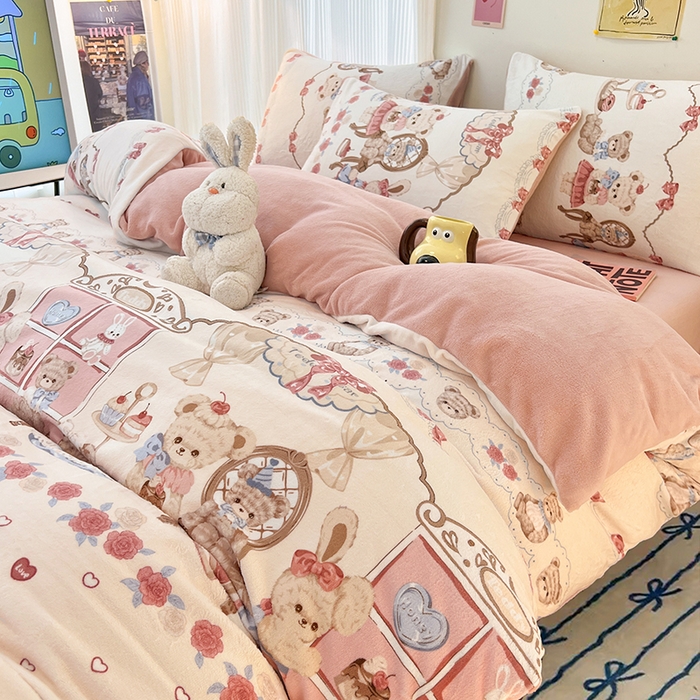 91家纺网 家纺一手货源 找家纺 HL原创 2025新款牛奶绒四件套 萝莉小熊