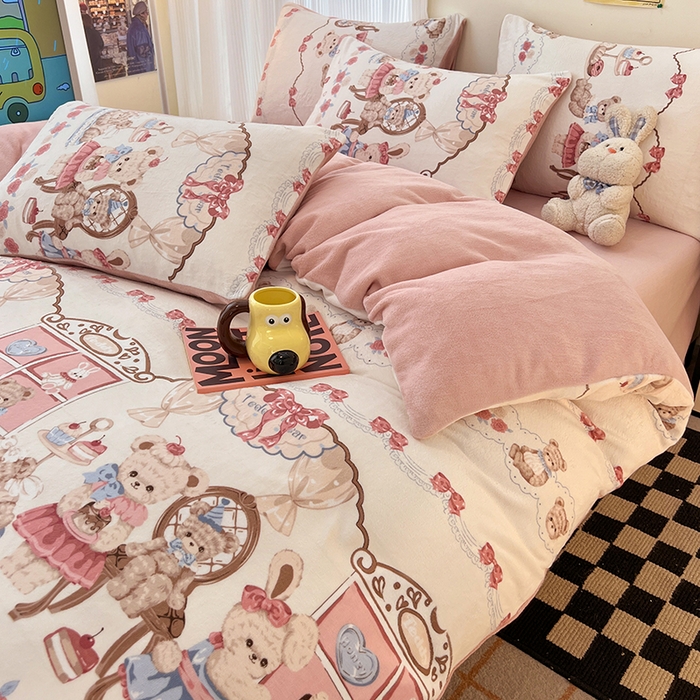 91家纺网 家纺一手货源 找家纺 HL原创 2025新款牛奶绒四件套 萝莉小熊