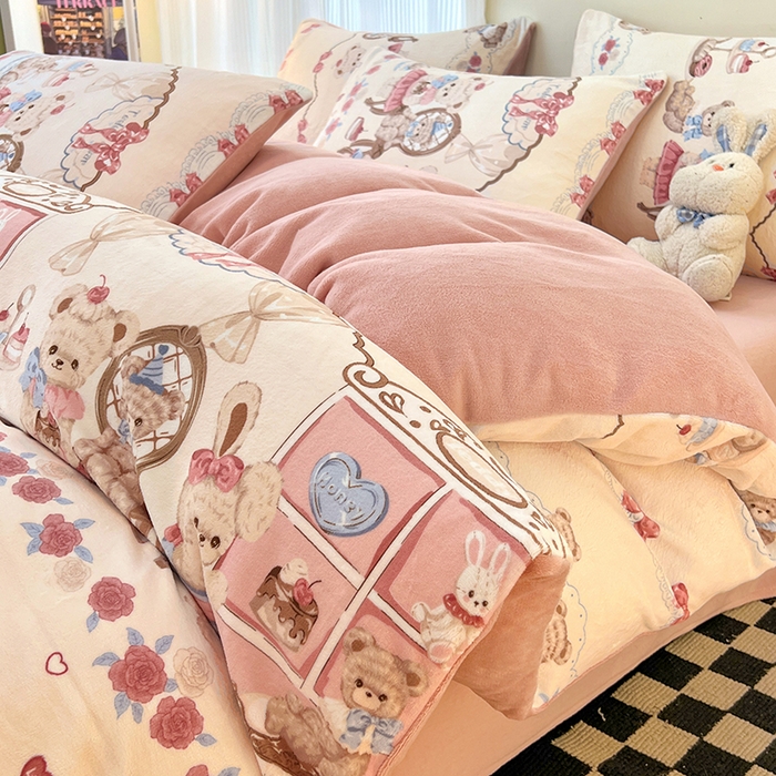 91家纺网 家纺一手货源 找家纺 HL原创 2025新款牛奶绒四件套 萝莉小熊