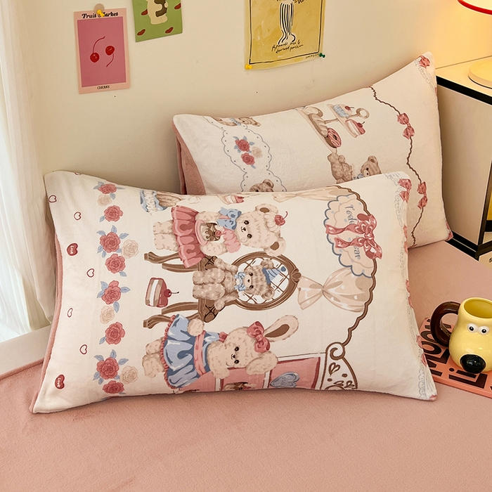 91家纺网 家纺一手货源 找家纺 HL原创 2025新款牛奶绒四件套 萝莉小熊