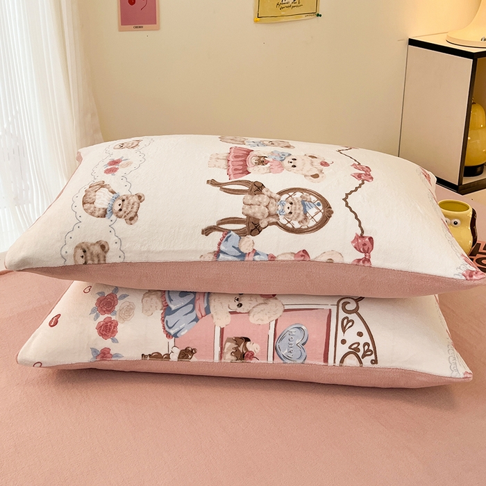 91家纺网 家纺一手货源 找家纺 HL原创 2025新款牛奶绒四件套 萝莉小熊