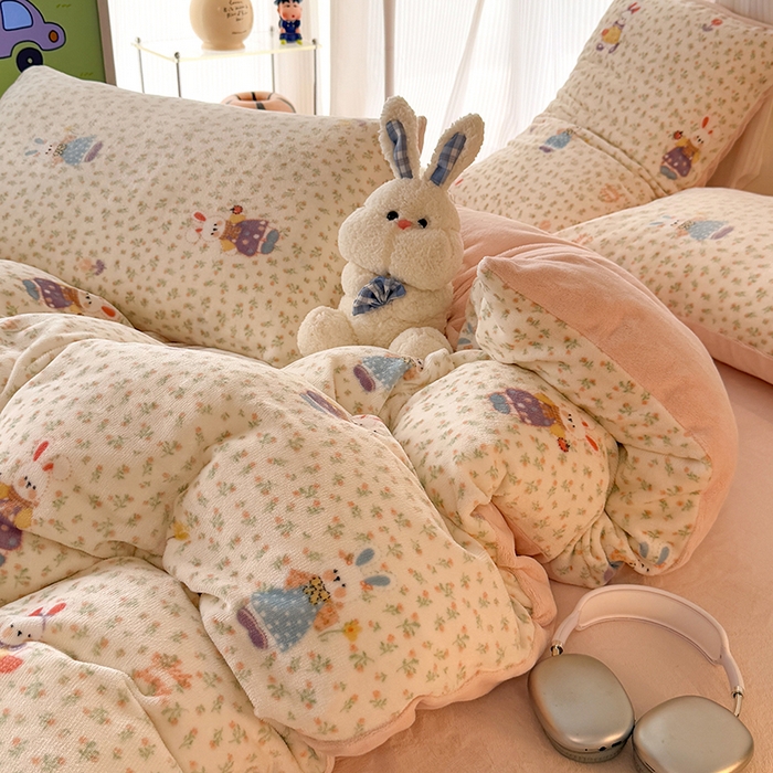 91家纺网 家纺一手货源 找家纺 HL原创 2025新款牛奶绒四件套 甜心小兔