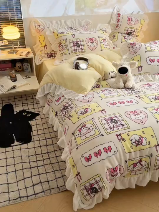 91家纺网 家纺一手货源 找家纺 六巷胡同 2025新款韩版INS卡通花边款A类牛奶绒四件套 花边卡哇伊狗狗