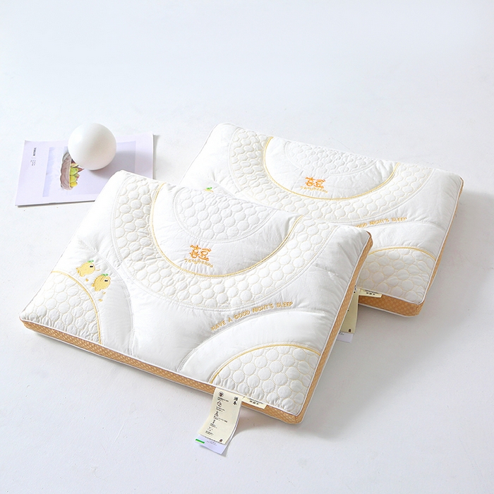 91家纺网 家纺一手货源 找家纺 糖果枕芯 2025新款儿童枕芯分区护颈学生枕头全棉枕芯 喜豆橙色边