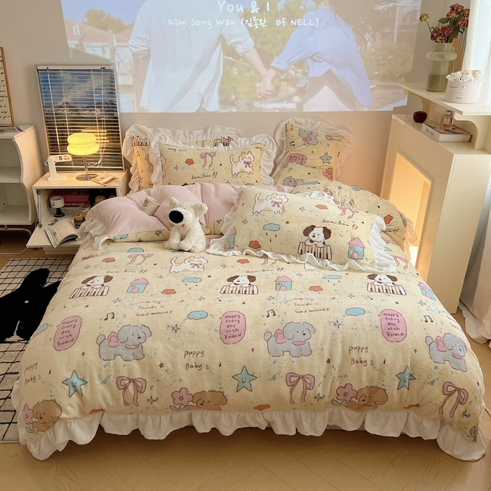 91家纺网 家纺一手货源 找家纺 六巷胡同 2025新款韩版INS卡通花边款A类牛奶绒四件套 花边动物聚会趴