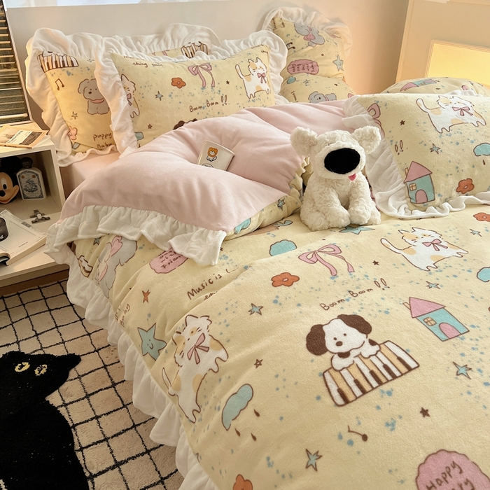 91家纺网 家纺一手货源 找家纺 六巷胡同 2025新款韩版INS卡通花边款A类牛奶绒四件套 花边动物聚会趴