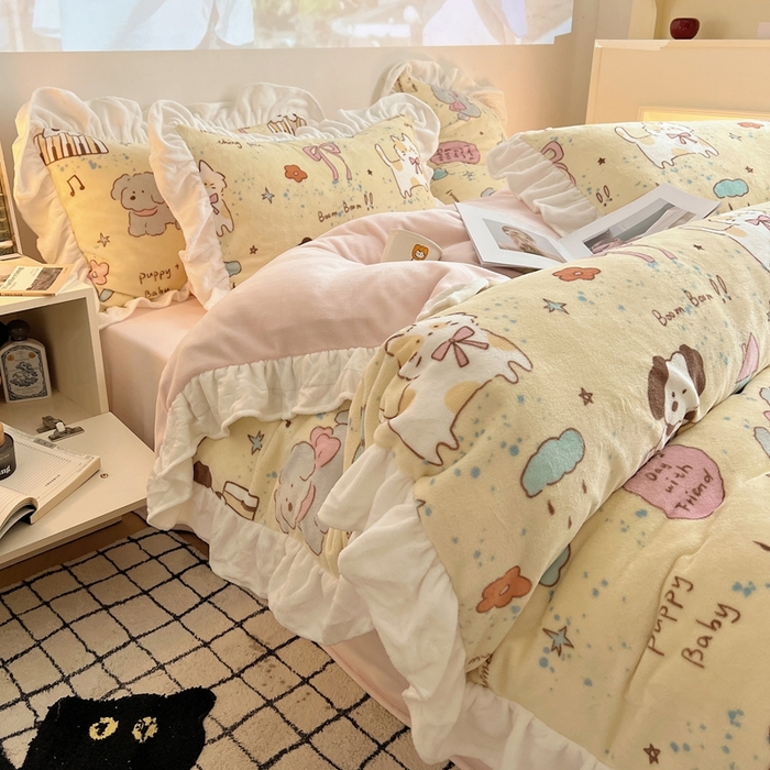 91家纺网 家纺一手货源 找家纺 六巷胡同 2025新款韩版INS卡通花边款A类牛奶绒四件套 花边动物聚会趴