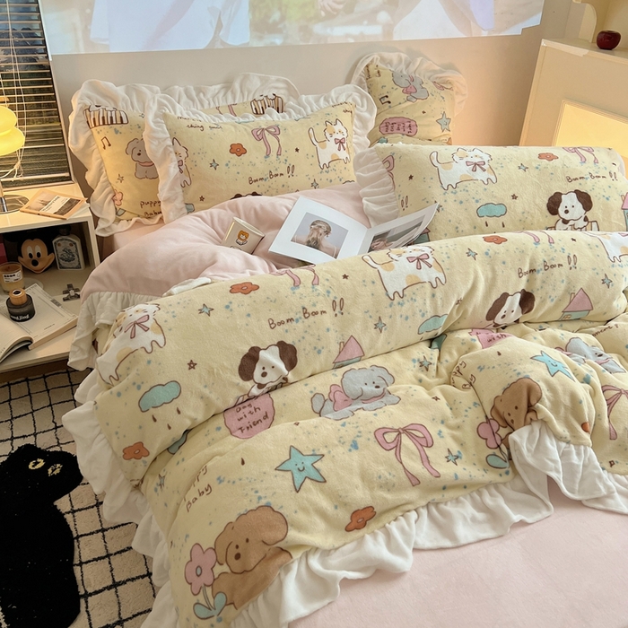 91家纺网 家纺一手货源 找家纺 六巷胡同 2025新款韩版INS卡通花边款A类牛奶绒四件套 花边动物聚会趴