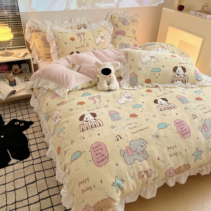 91家纺网 家纺一手货源 找家纺 六巷胡同 2025新款韩版INS卡通花边款A类牛奶绒四件套 花边动物聚会趴