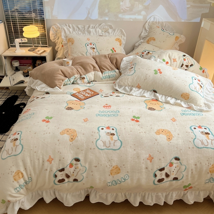 91家纺网 家纺一手货源 找家纺 六巷胡同 2025新款韩版INS卡通花边款A类牛奶绒四件套 花边纸杯点心狗