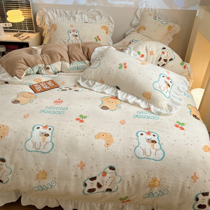 91家纺网 家纺一手货源 找家纺 六巷胡同 2025新款韩版INS卡通花边款A类牛奶绒四件套 花边纸杯点心狗