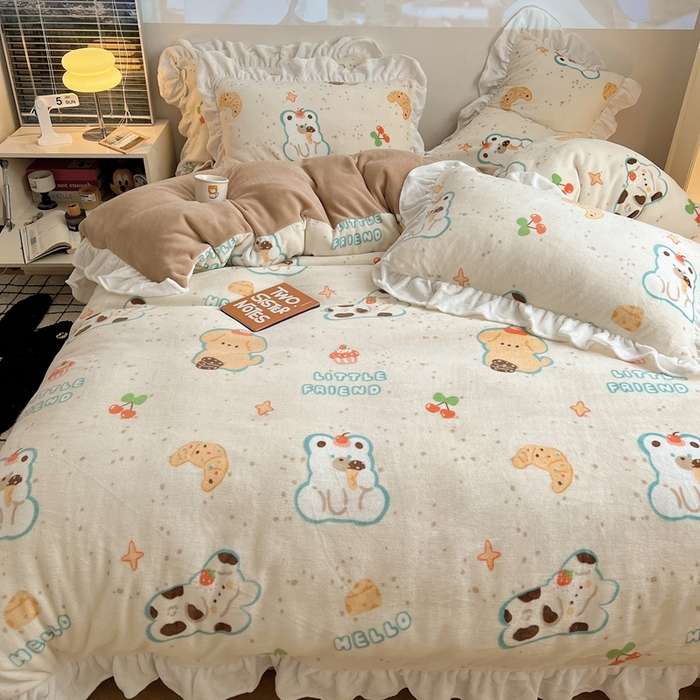 91家纺网 家纺一手货源 找家纺 六巷胡同 2025新款韩版INS卡通花边款A类牛奶绒四件套 花边纸杯点心狗