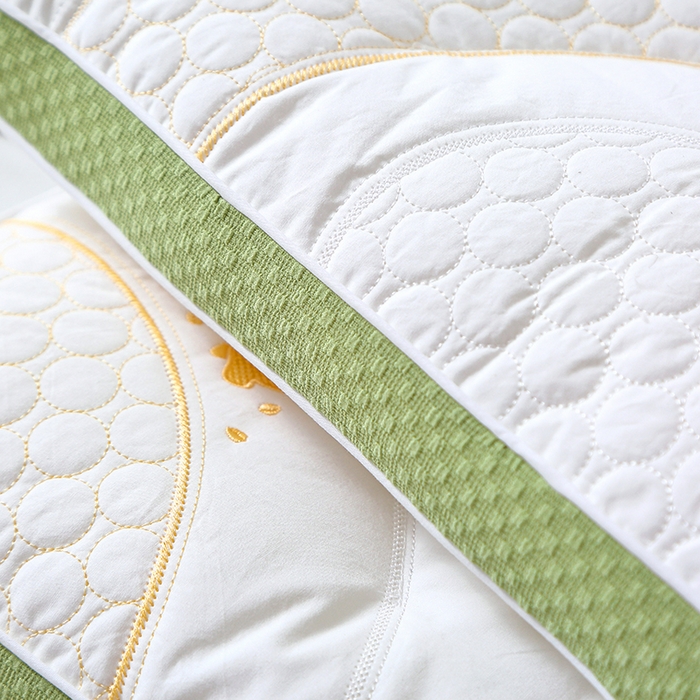 91家纺网 家纺一手货源 找家纺 糖果枕芯 2025新款儿童枕芯分区护颈学生枕头全棉枕芯 喜豆绿色边