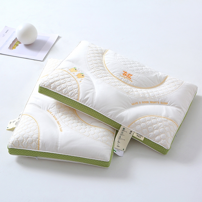 91家纺网 家纺一手货源 找家纺 糖果枕芯 2025新款儿童枕芯分区护颈学生枕头全棉枕芯 喜豆绿色边