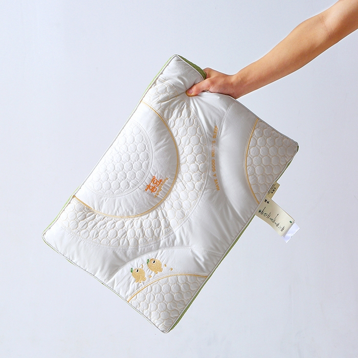 91家纺网 家纺一手货源 找家纺 糖果枕芯 2025新款儿童枕芯分区护颈学生枕头全棉枕芯 喜豆绿色边