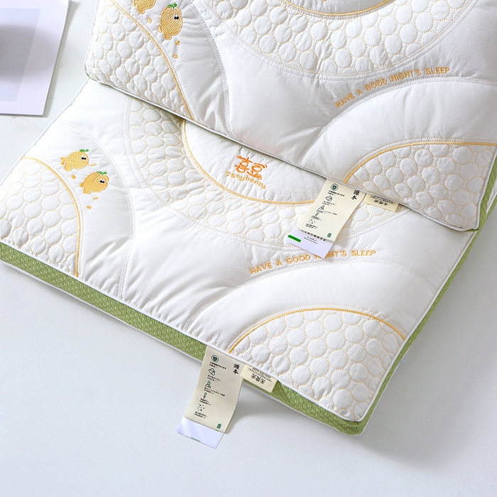 91家纺网 家纺一手货源 找家纺 糖果枕芯 2025新款儿童枕芯分区护颈学生枕头全棉枕芯 喜豆绿色边