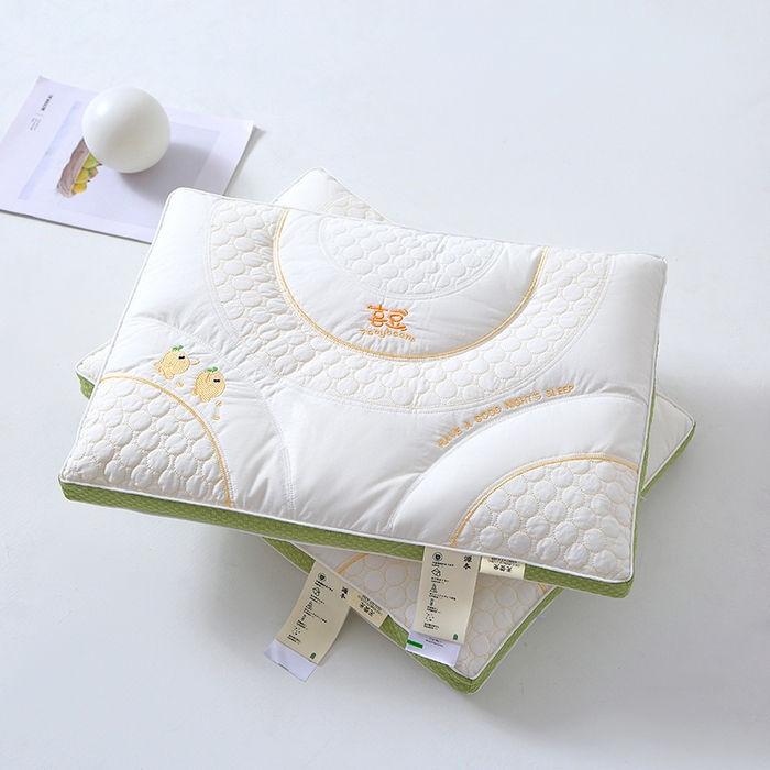 91家纺网 家纺一手货源 找家纺 糖果枕芯 2025新款儿童枕芯分区护颈学生枕头全棉枕芯 喜豆绿色边