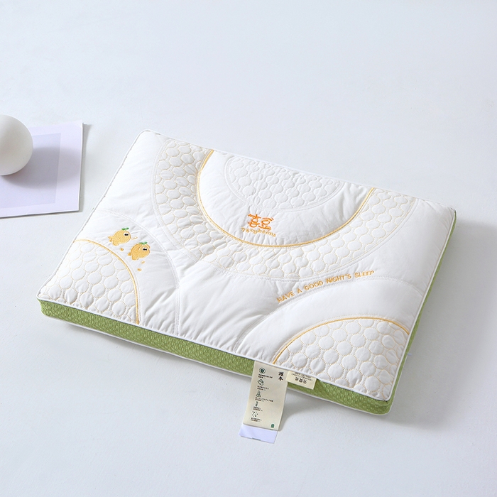 91家纺网 家纺一手货源 找家纺 糖果枕芯 2025新款儿童枕芯分区护颈学生枕头全棉枕芯 喜豆绿色边