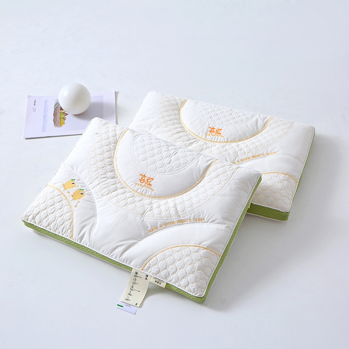 91家纺网 家纺一手货源 找家纺 糖果枕芯 2025新款儿童枕芯分区护颈学生枕头全棉枕芯 喜豆绿色边