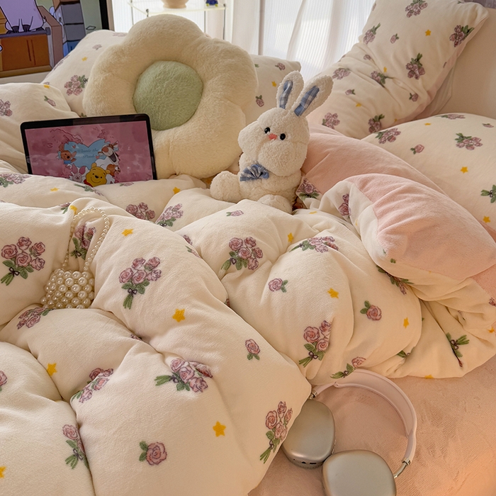 91家纺网 家纺一手货源 找家纺 HL原创 2025新款牛奶绒四件套 幸运花