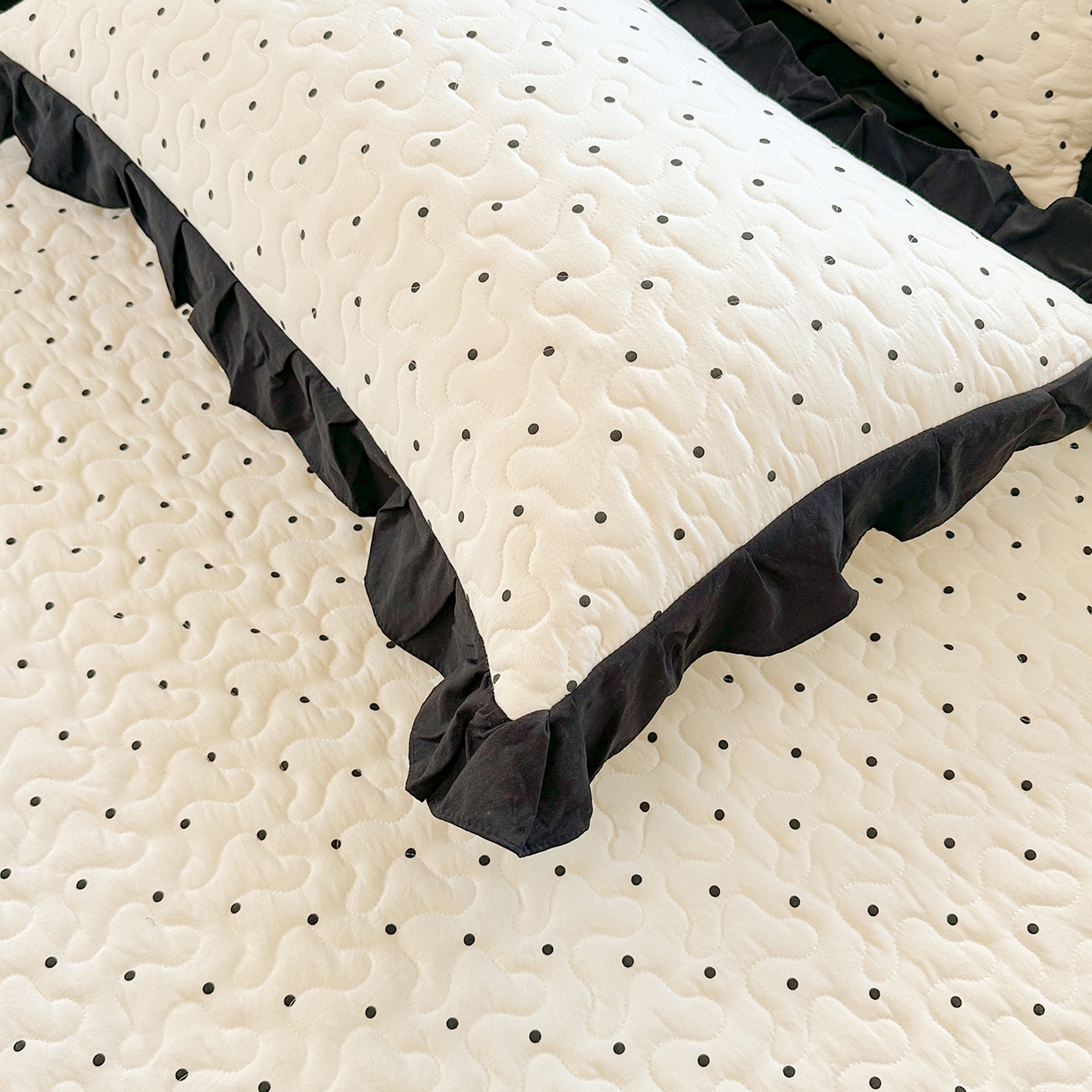 91家纺网 家纺一手货源 找家纺 笠裙家纺 2025新款水洗棉荷叶花边法式赫本风夹棉加厚床裙单床裙床裙单件 夹棉-波点