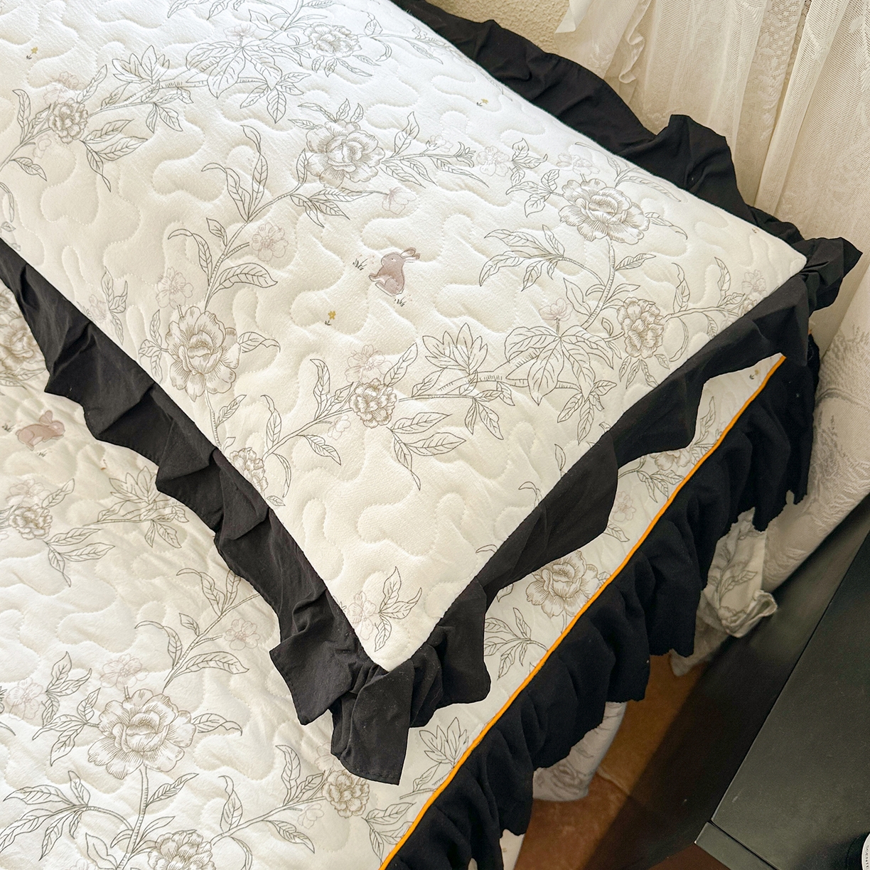 91家纺网 家纺一手货源 找家纺 笠裙家纺 2025新款水洗棉荷叶花边法式赫本风夹棉加厚床裙单床裙床裙单件 夹棉-花恋