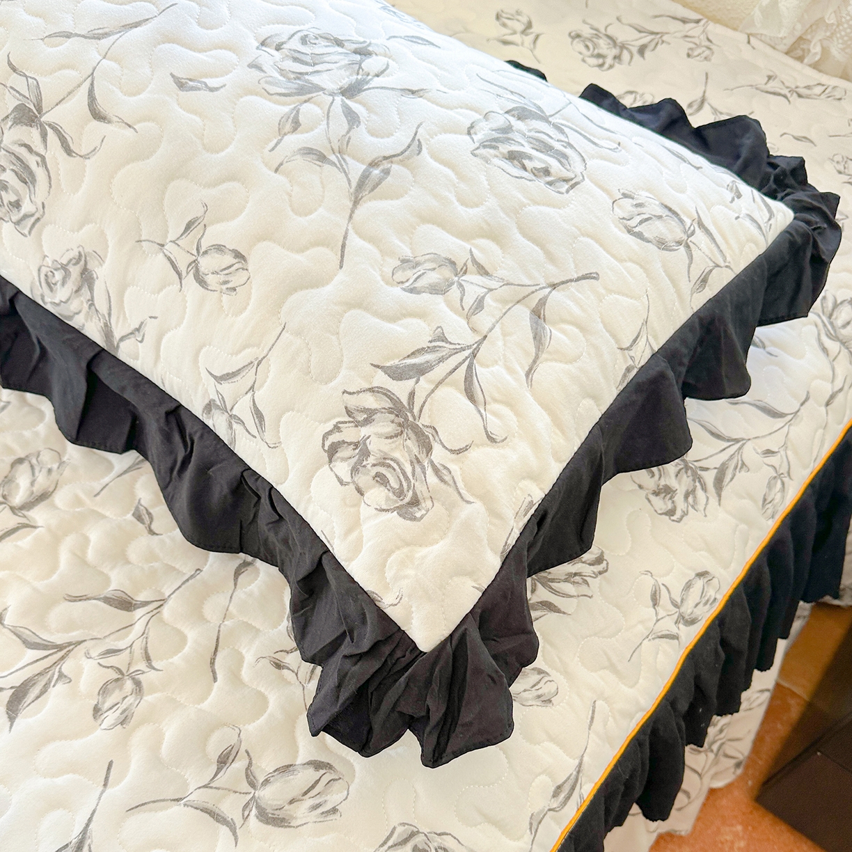 91家纺网 家纺一手货源 找家纺 笠裙家纺 2025新款水洗棉荷叶花边法式赫本风夹棉加厚床裙单床裙床裙单件 夹棉-玫瑰